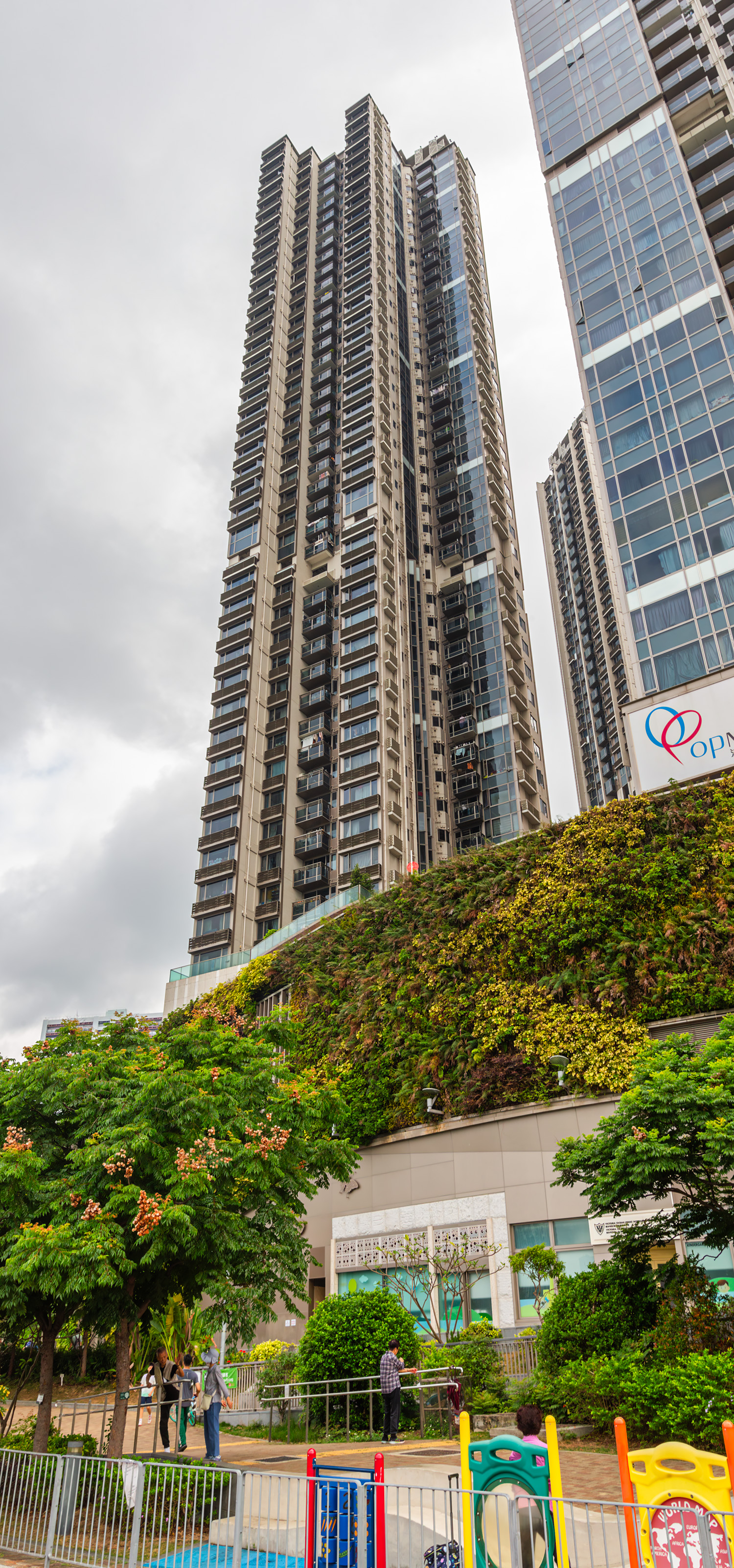 Ocean Pride Tower 6, Hong Kong - Looking up. © Mathias Beinling